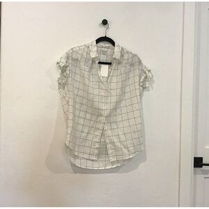 Cut tie detail on sleeves